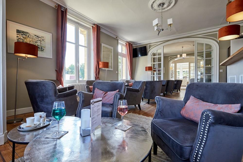 Les D'arromanches, Teritoria Hotel